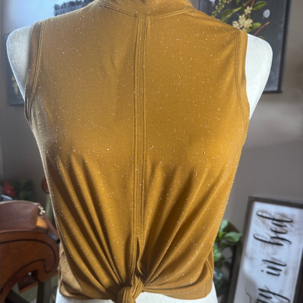 Lululemon - Picture 6 of 9